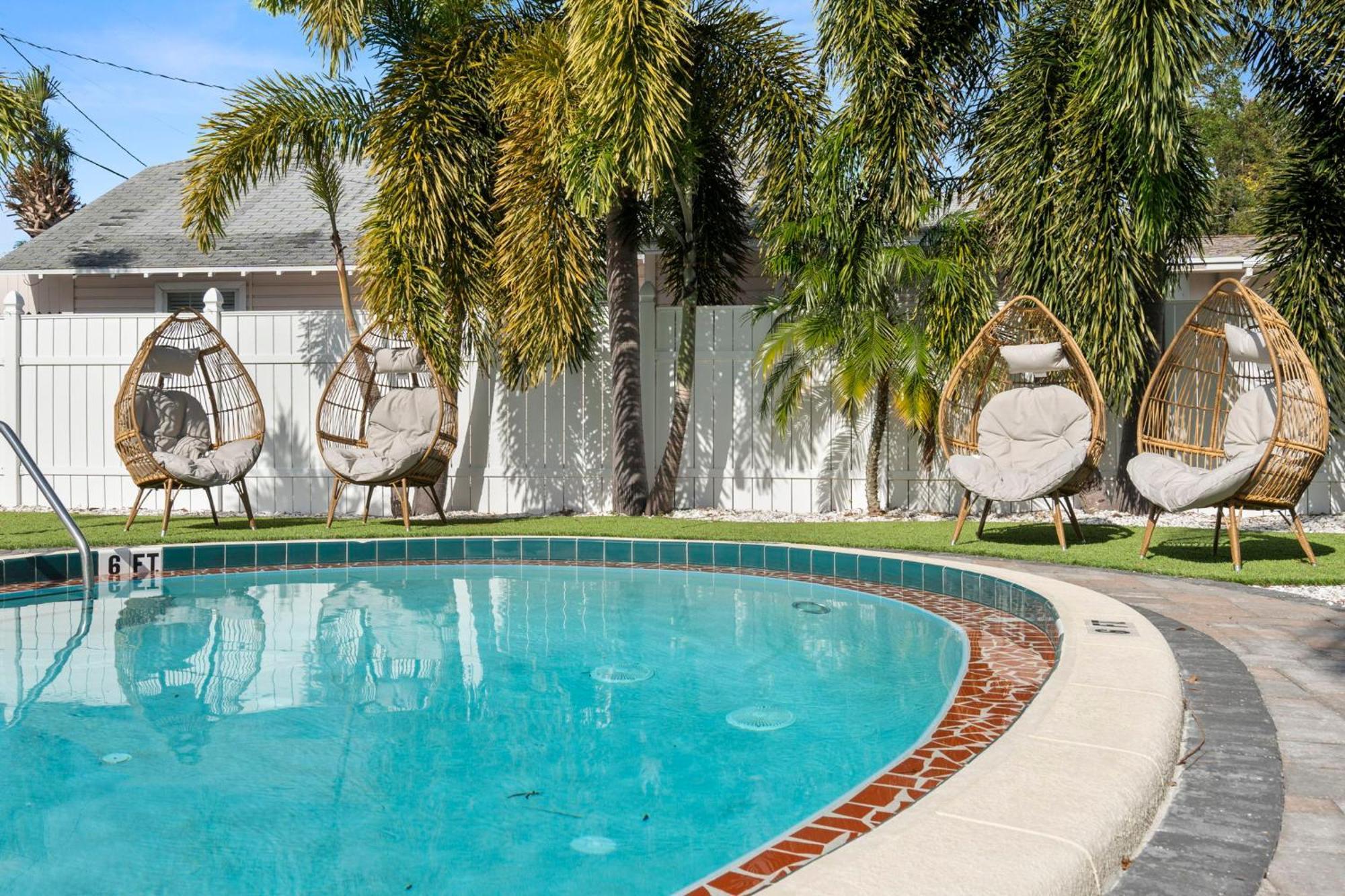 Вілла 2B1B Stylish Little House W Shared Pool 511 Клірвотер Екстер'єр фото